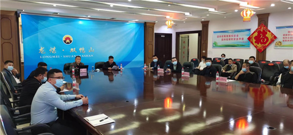 山東科技大學(xué)實(shí)用礦山壓力研究中心主任石永奎教授、郝建博士應(yīng)邀赴龍煤雙鴨山礦業(yè)集團(tuán)進(jìn)行技術(shù)交流